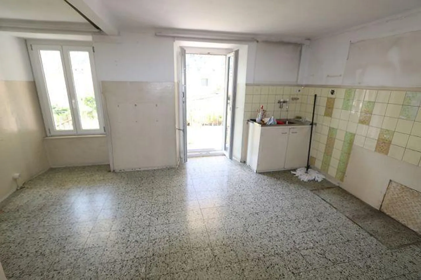 Casa di 6 stanze con giardino e rustico con terreno edificabile - Foto 2 di 37