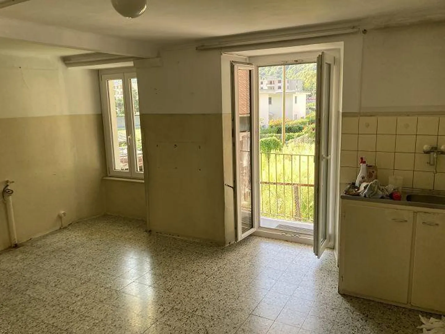 Casa di 6 stanze con giardino e rustico con terreno edificabile - Foto 3 di 37