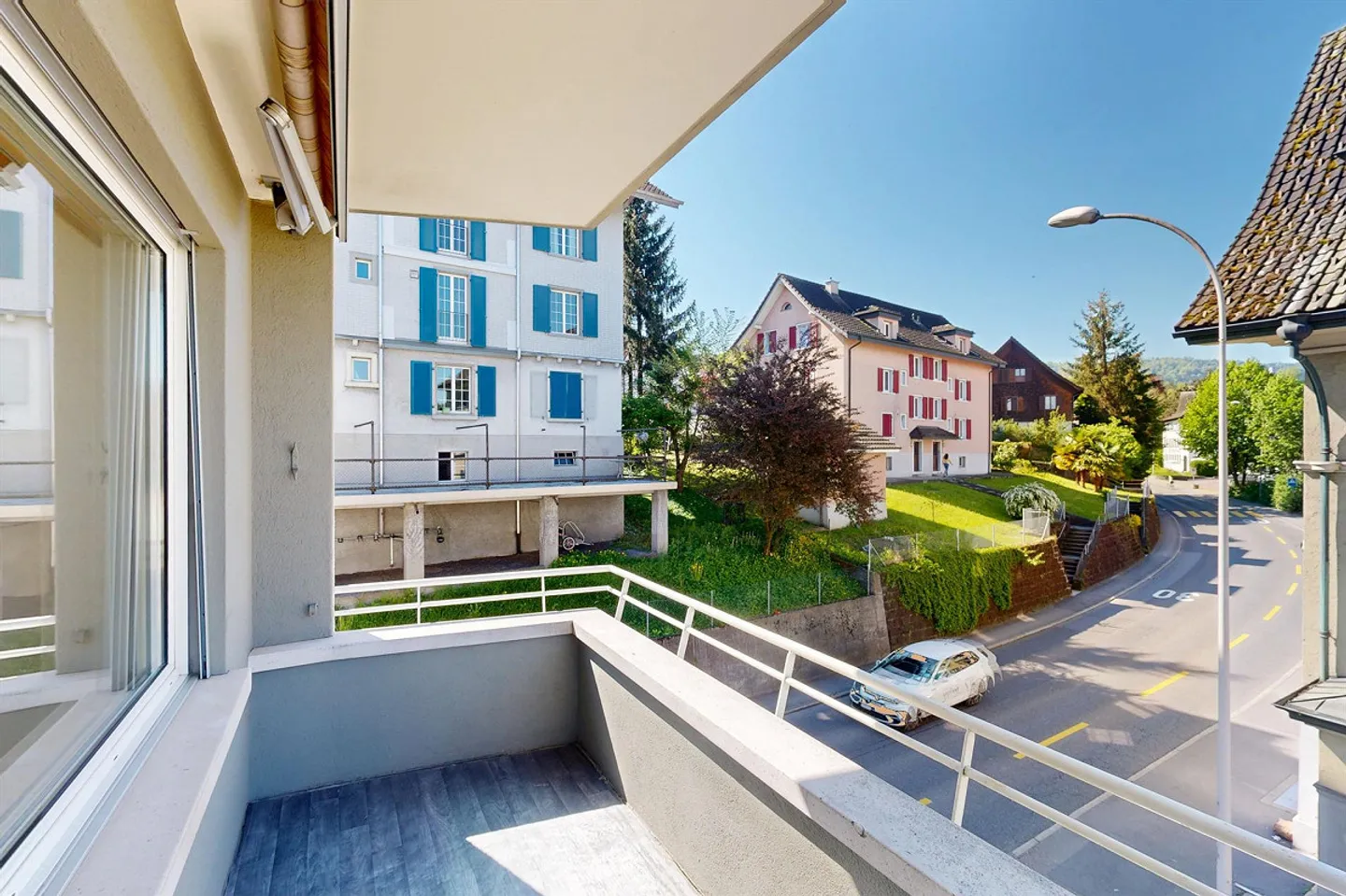 Urban, modern, close to greenery! - Photo 6 of 7