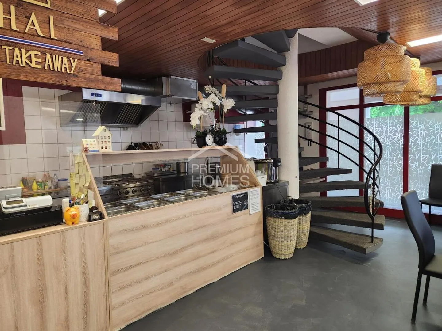 Ristorante e Ufficio o Appartamento in una Posizione Frequentata a un Prezzo Imbattibile - Foto 1 di 11