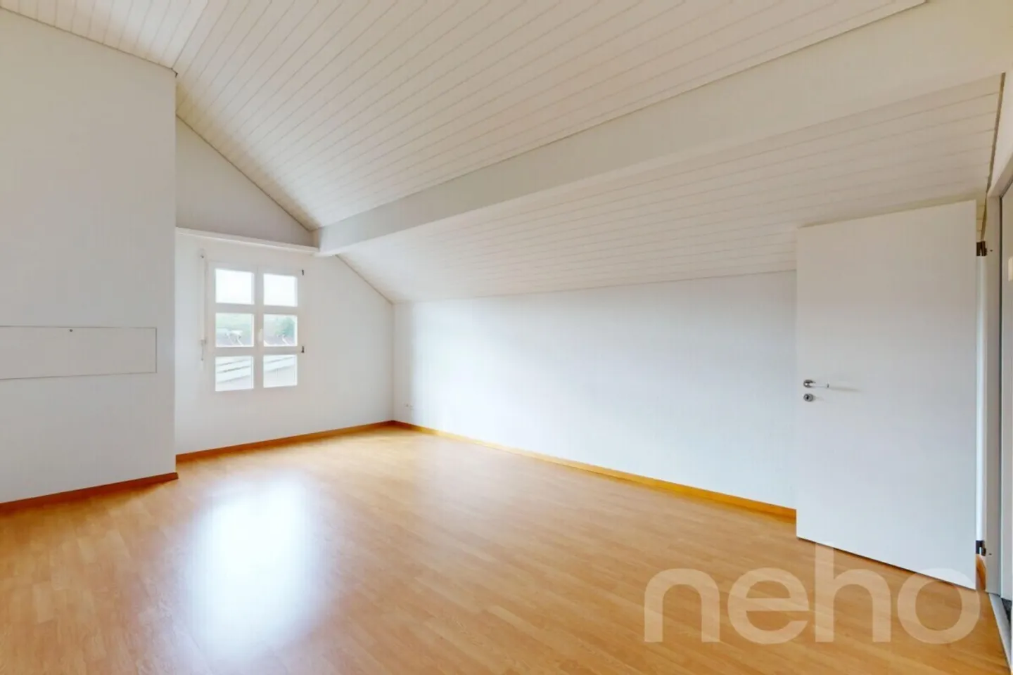 Spacious Maisonette Apartment with a View - Photo 5 of 12