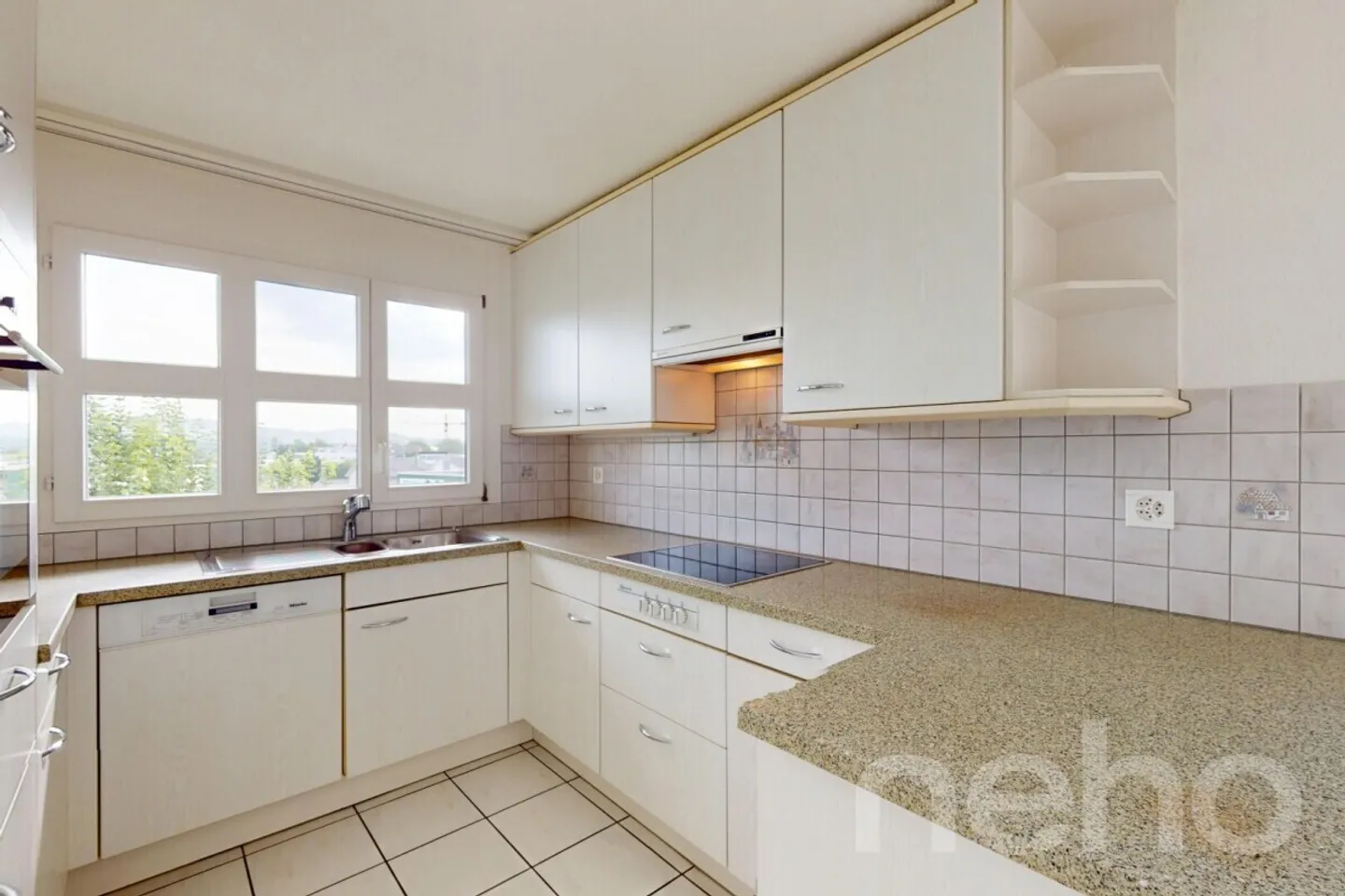 Spacious Maisonette Apartment with a View - Photo 7 of 12