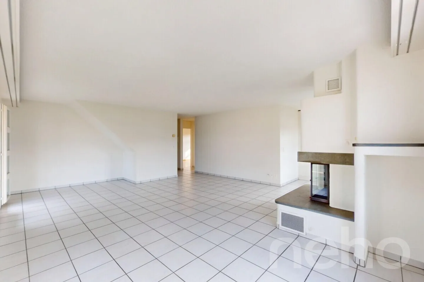 Spacious Maisonette Apartment with a View - Photo 12 of 12