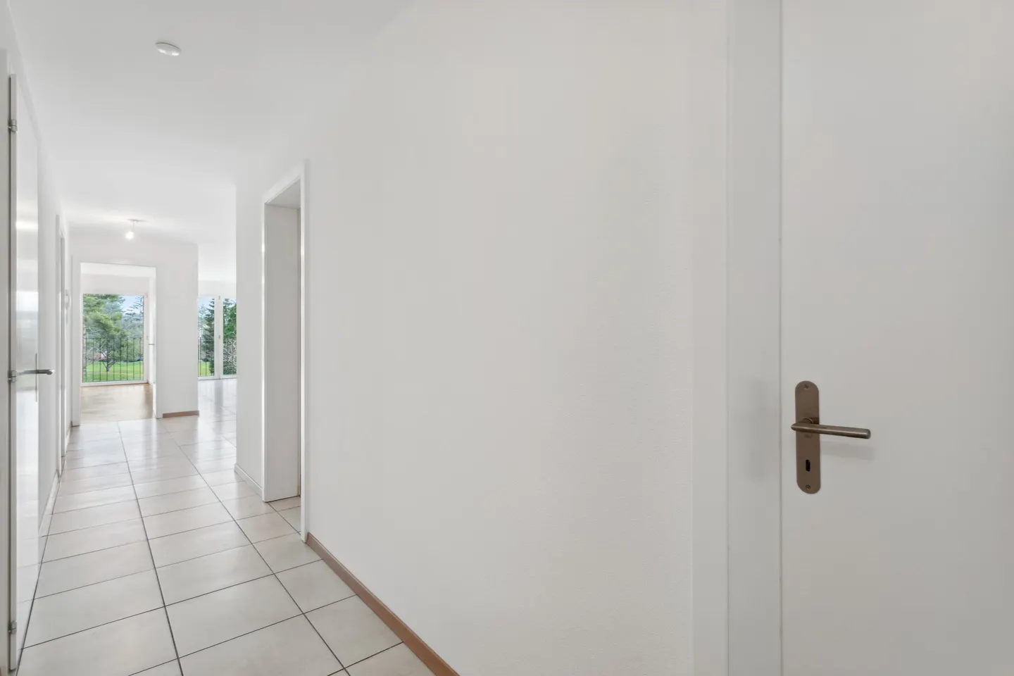 A modern apartment with everything you need - Photo 7 of 9