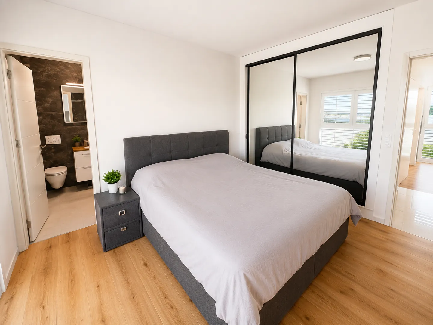 Immeuble Mixte Moderne - Photo 2 sur 8
