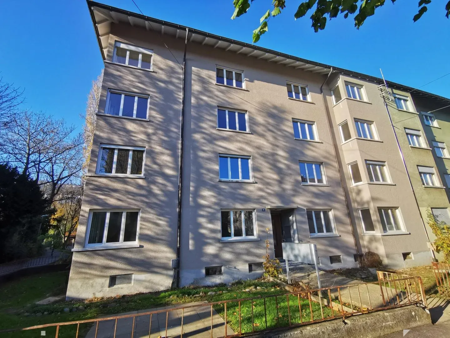 Appartement lumineux de 3 pièces avec balcon sur la rue General-Dufour à Biel - Photo 1 sur 13