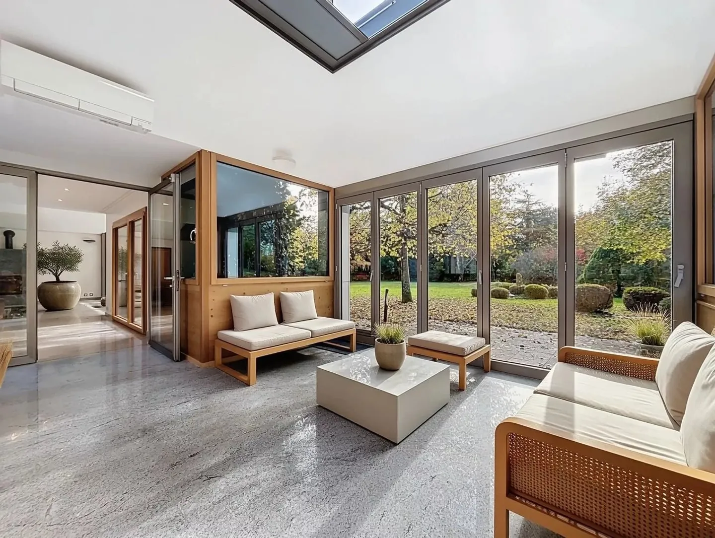 Villa d'Exception dans un Environnement Verdoyant - Photo 3 sur 13