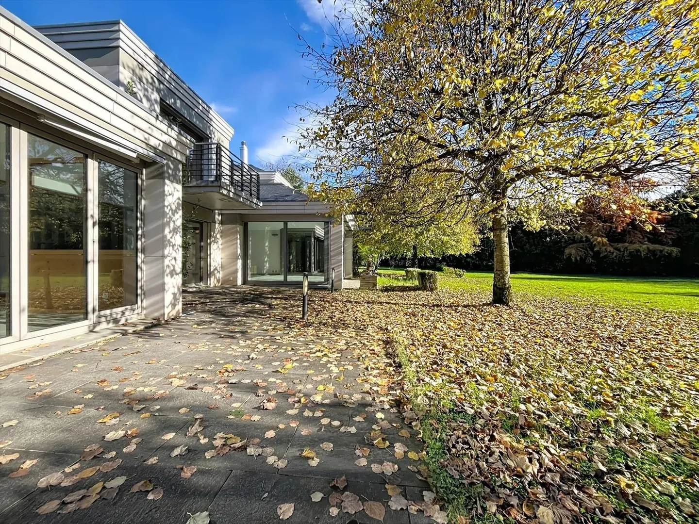 Villa d'Exception dans un Environnement Verdoyant - Photo 4 sur 13