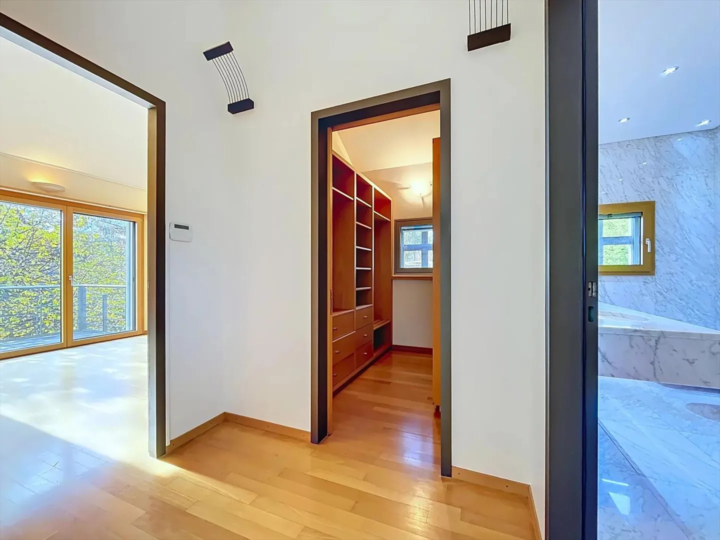 Villa d'Exception dans un Environnement Verdoyant - Photo 8 sur 13