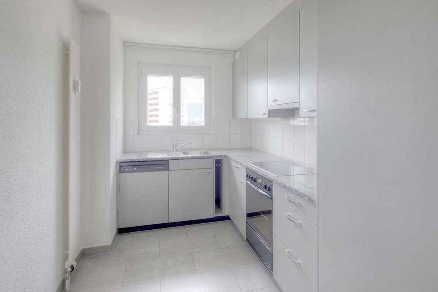 Rent without rental deposit! - Photo 3 of 6