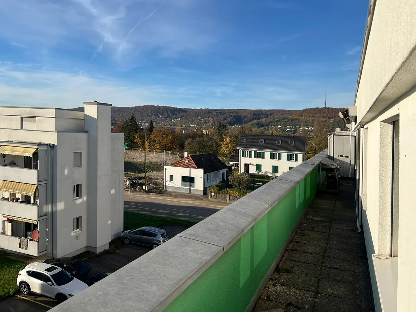 Exciting 4-room penthouse with large terrace - Photo 8 of 13