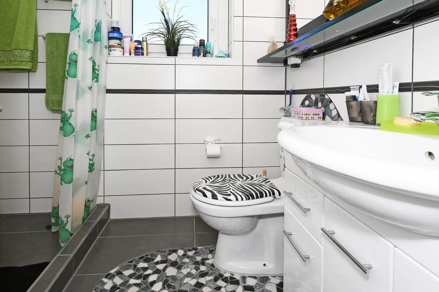 Exciting 4-room penthouse with large terrace - Photo 10 of 13