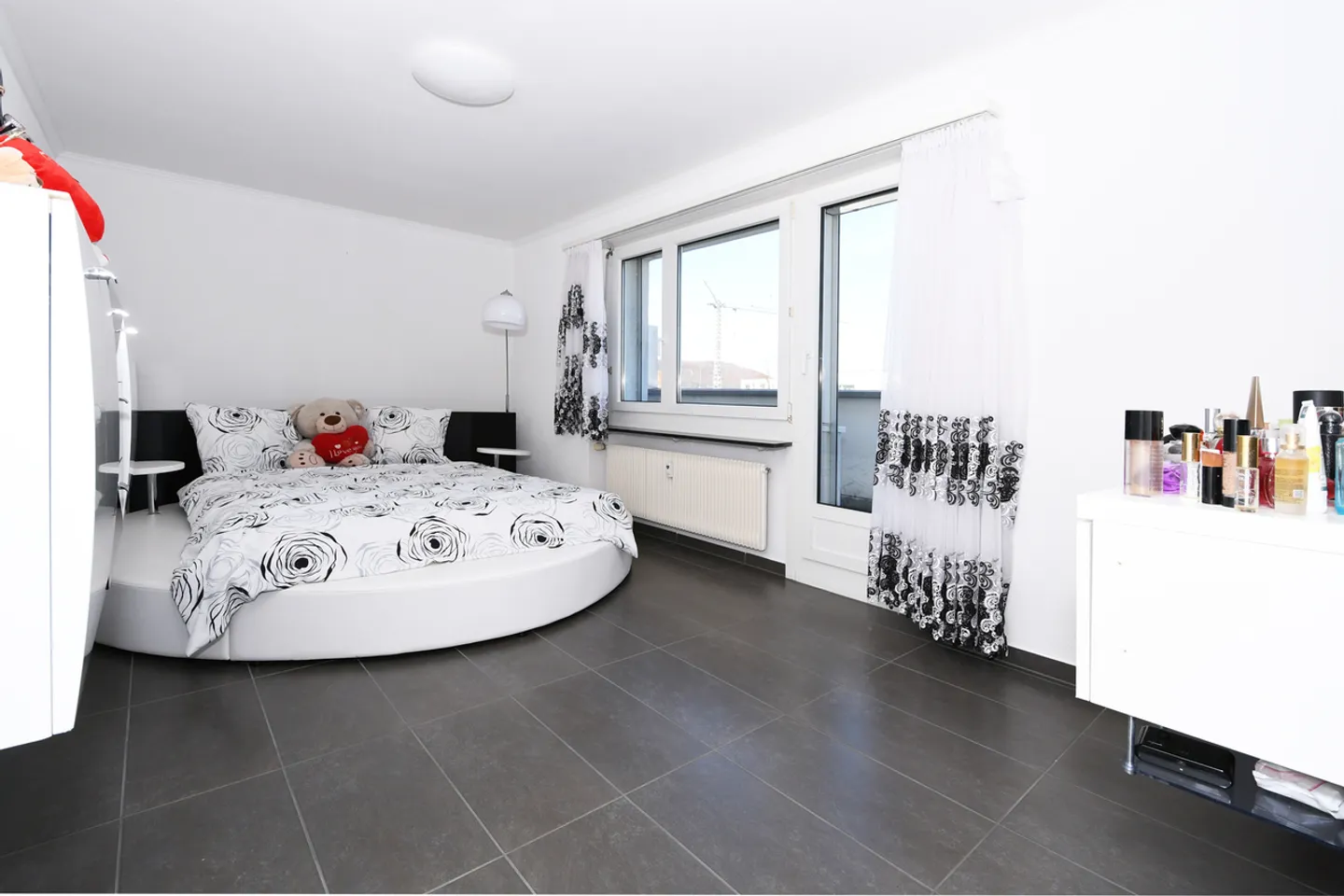 Exciting 4-room penthouse with large terrace - Photo 11 of 13