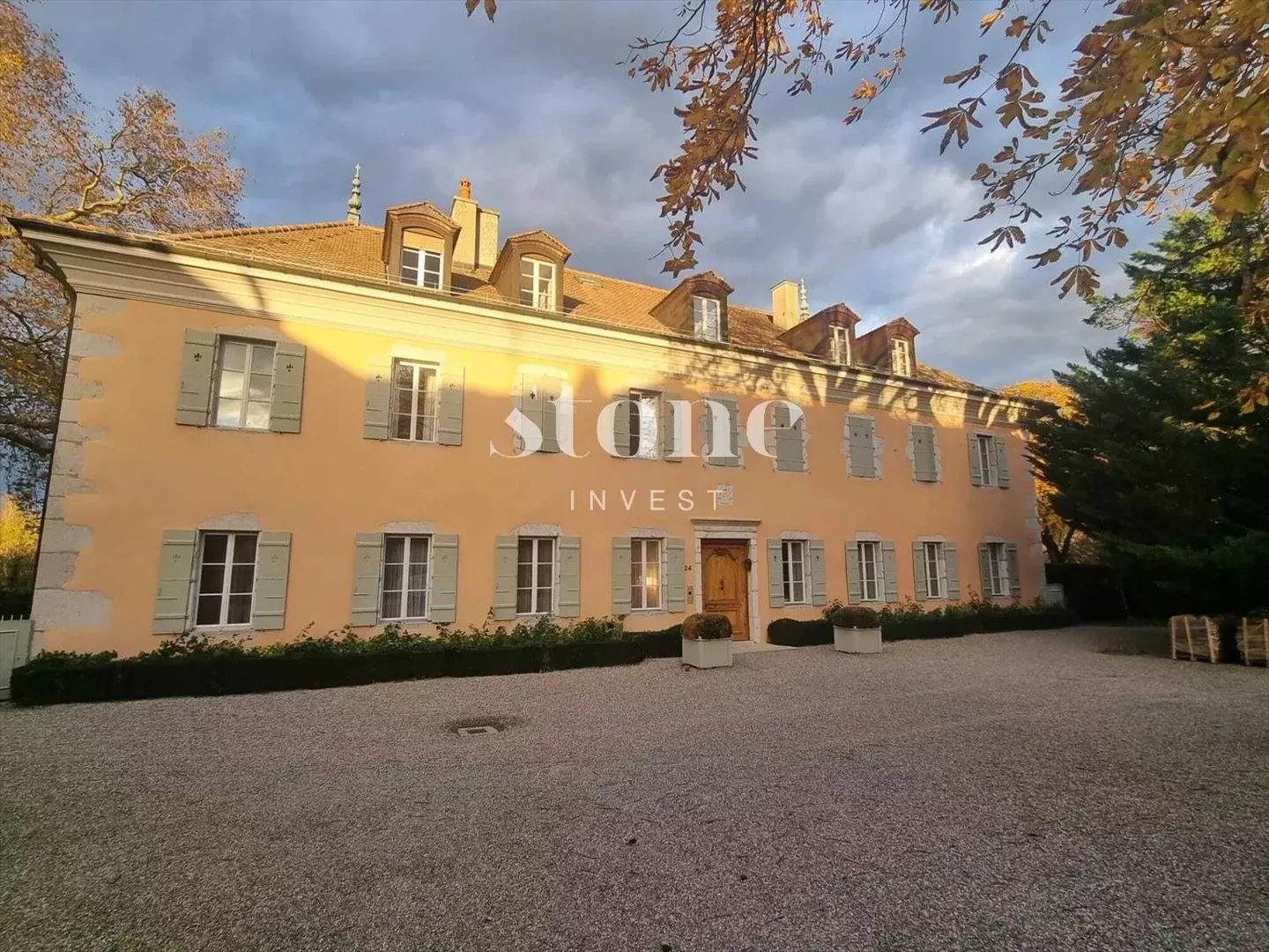 Elegante appartamento di 6 stanze nel Château de Veyrier - Foto 1 di 11