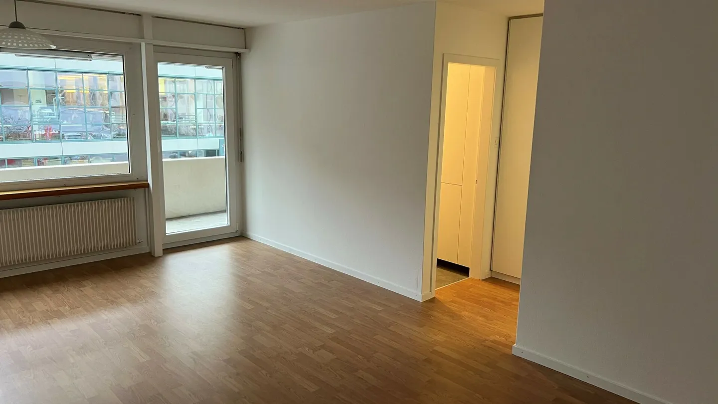 Simple 1-room apartment with balcony near the center - Photo 3 of 5