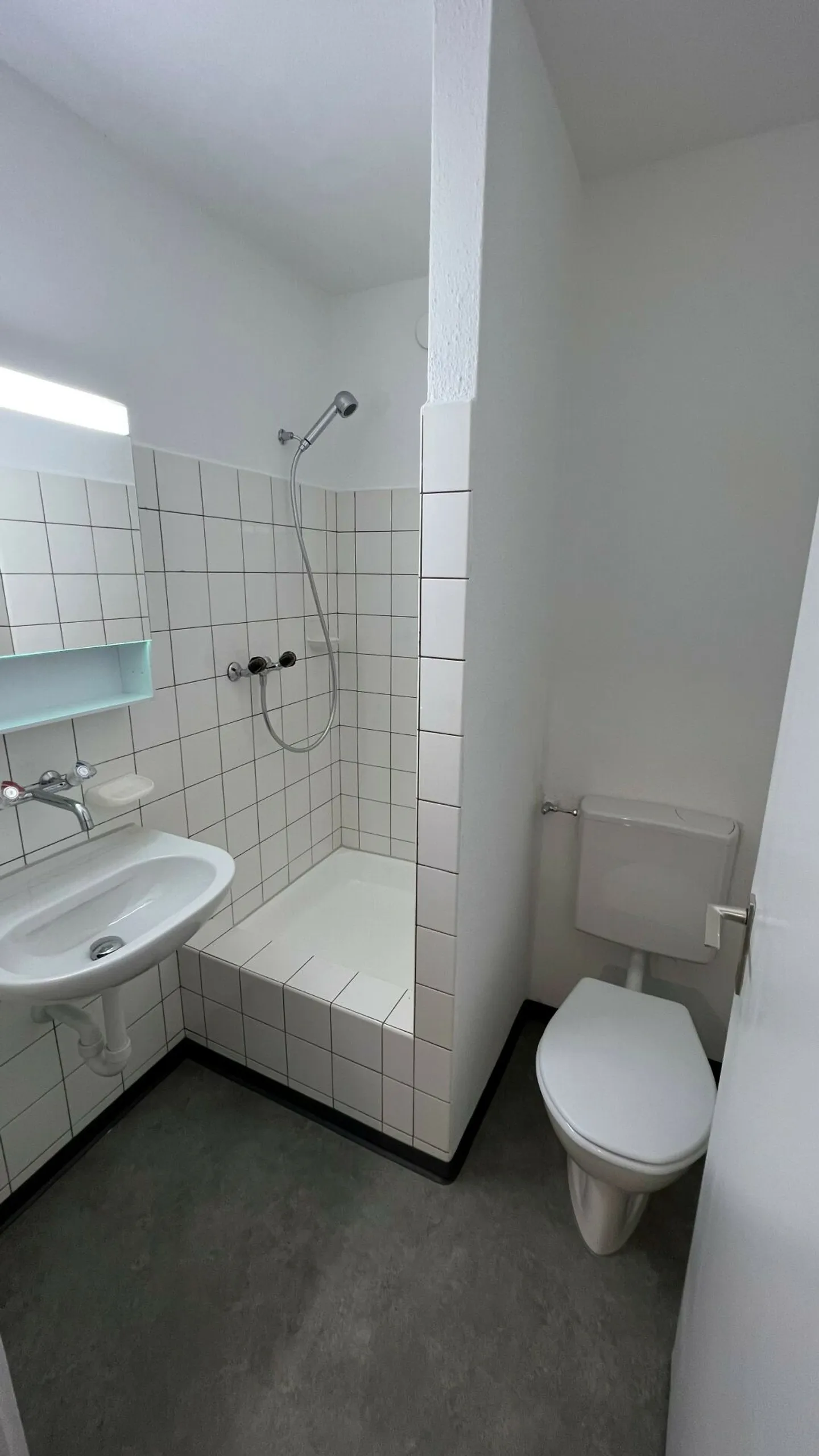 Simple 1-room apartment with balcony near the center - Photo 5 of 5