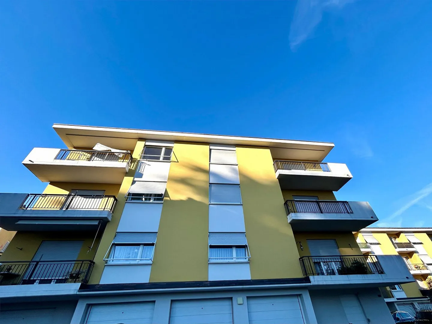 3 1/2 ultimo piano in una piccola residenza - Foto 1 di 6