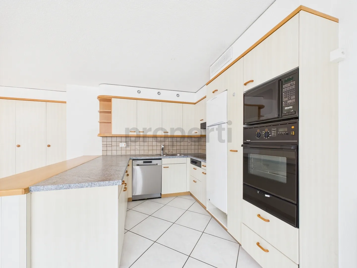 Charmante und zentrale 3.5 Zimmer Wohnung in Hornussen - Foto 2 von 12