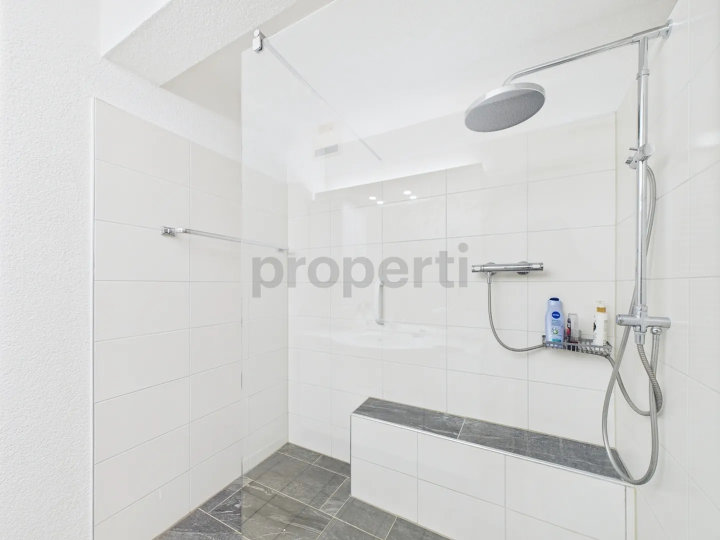 Charmante und zentrale 3.5 Zimmer Wohnung in Hornussen - Foto 9 von 12