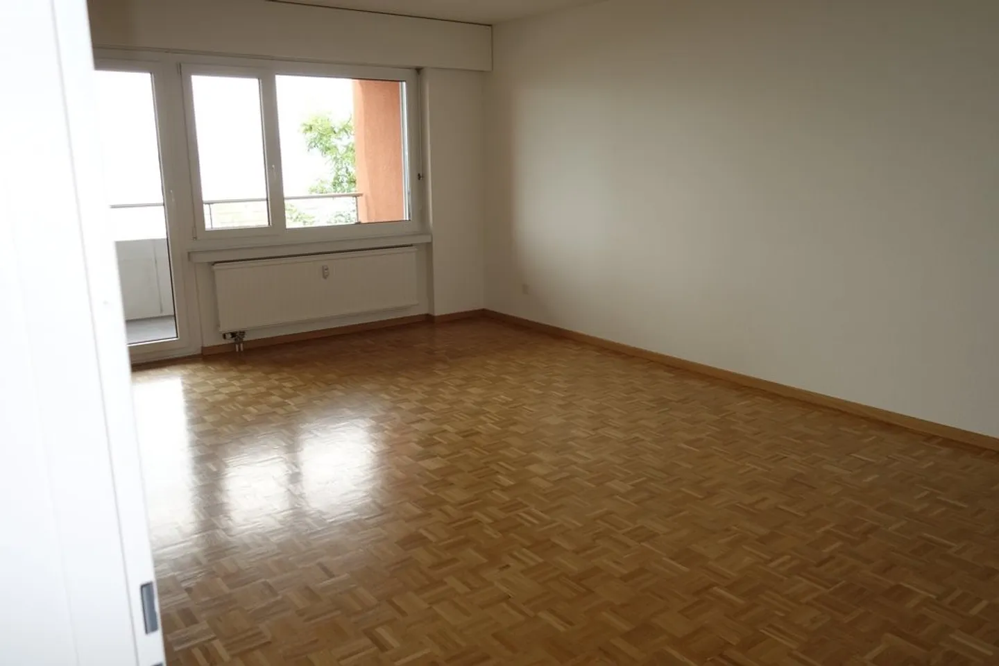 Charming 2-Room Apartment in Zug - Photo 2 of 6