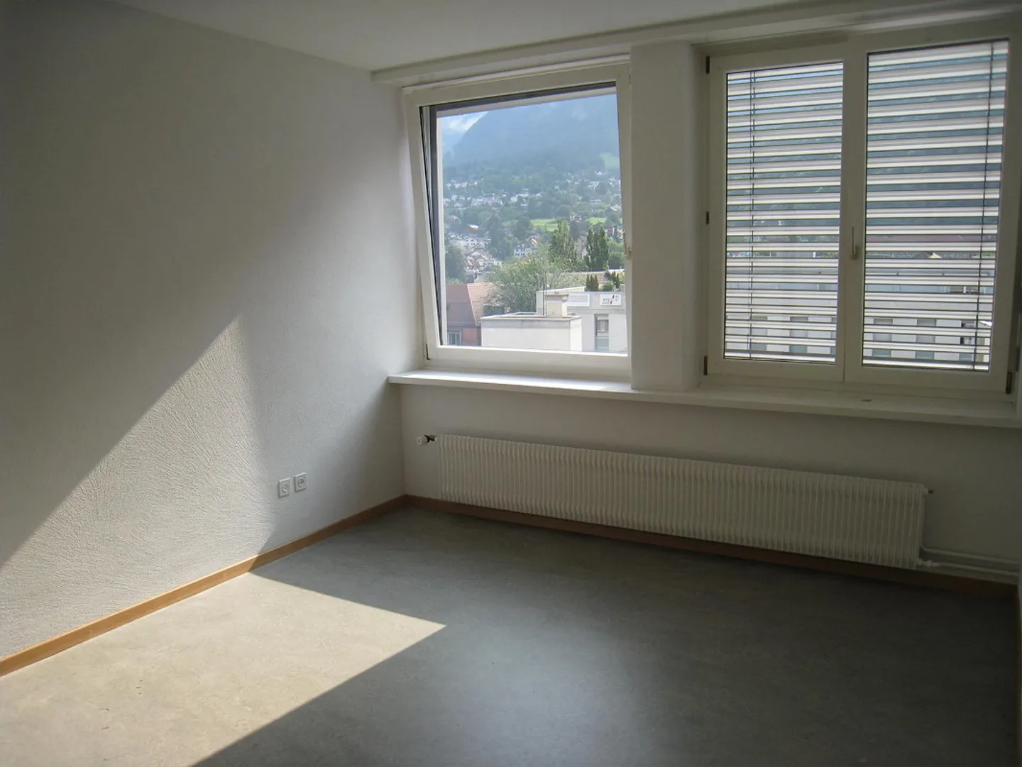 Looking for a new tenant for a central and bright 2-room apartment - Photo 3 of 7