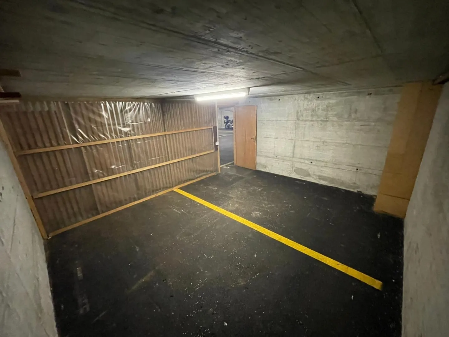 Einlage in gesichertem Parken - Foto 1 von 2