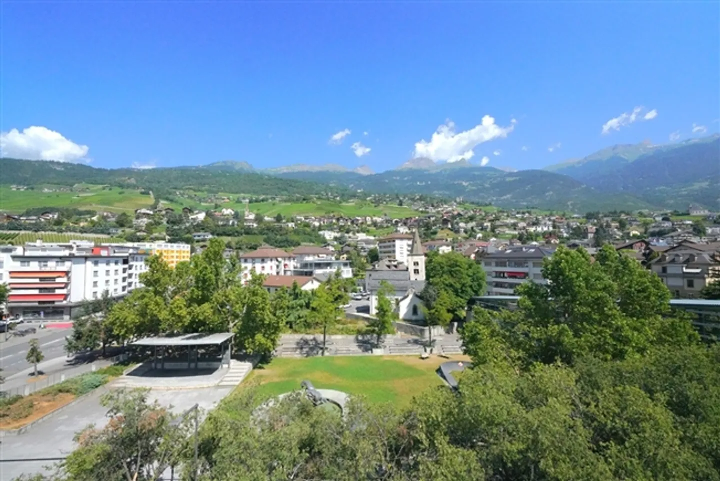 EXTRAORDINARY 4.5-ROOM PENTHOUSE IN SIERRE CITY CENTER - Photo 3 of 20