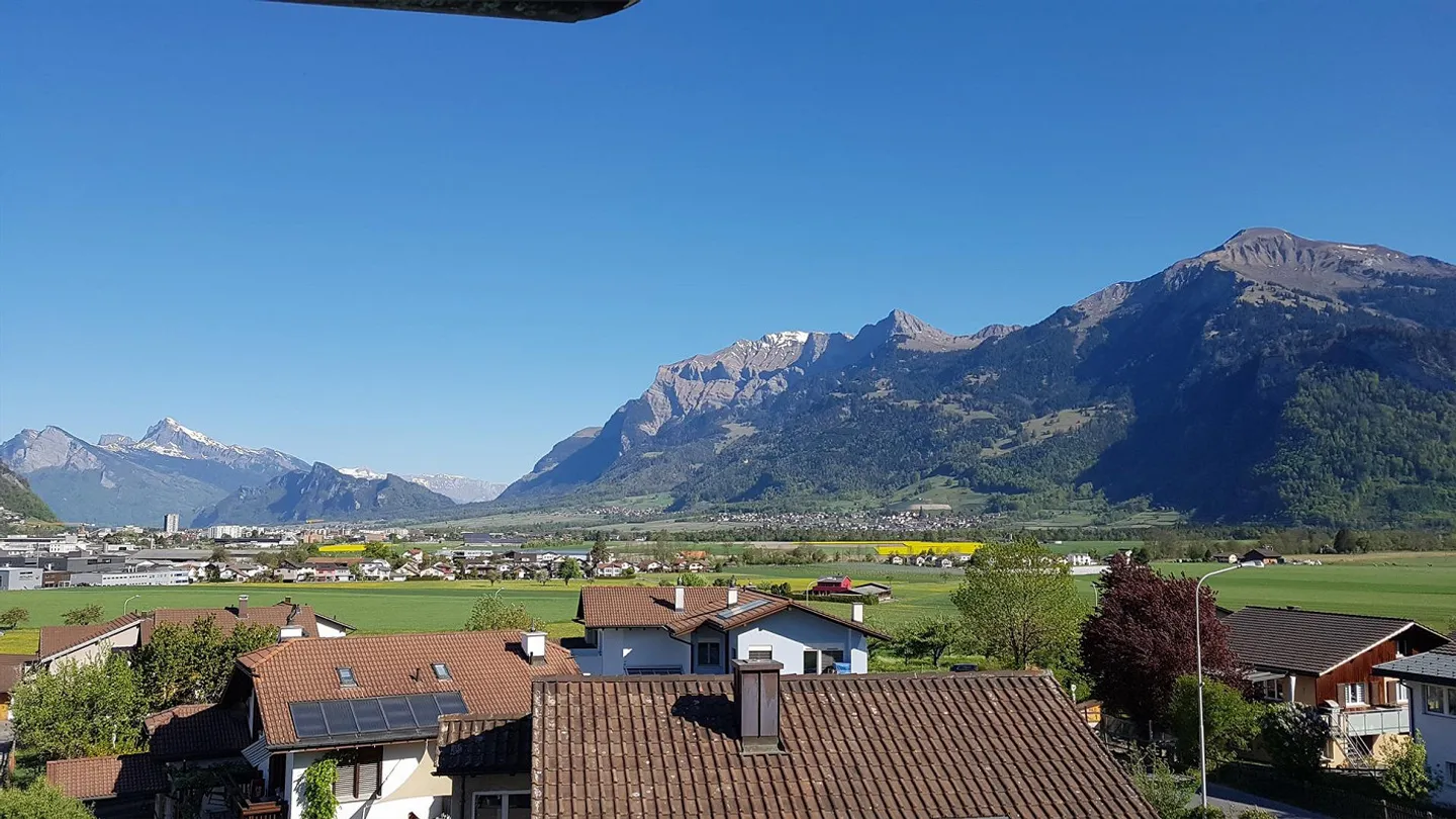 Appartement en attique de 6,5 pièces très bien situé - Photo 2 sur 10