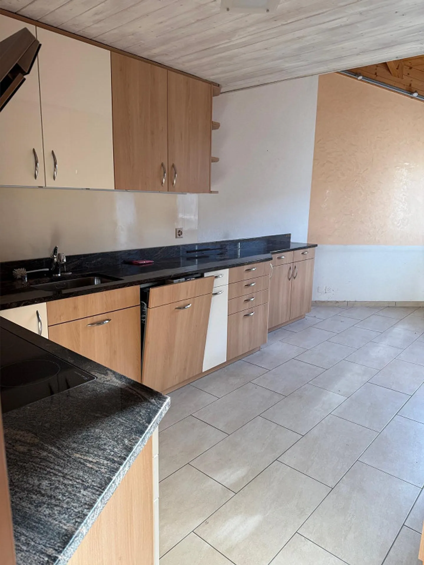 Appartement en attique de 6,5 pièces très bien situé - Photo 4 sur 10