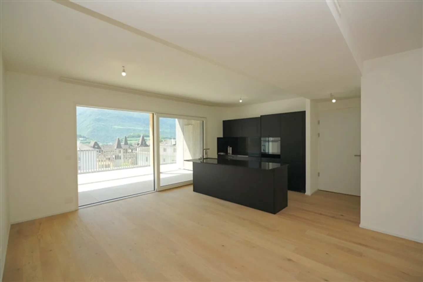 EXTRAORDINARY 4.5-ROOM PENTHOUSE IN SIERRE CITY CENTER - Photo 5 of 20
