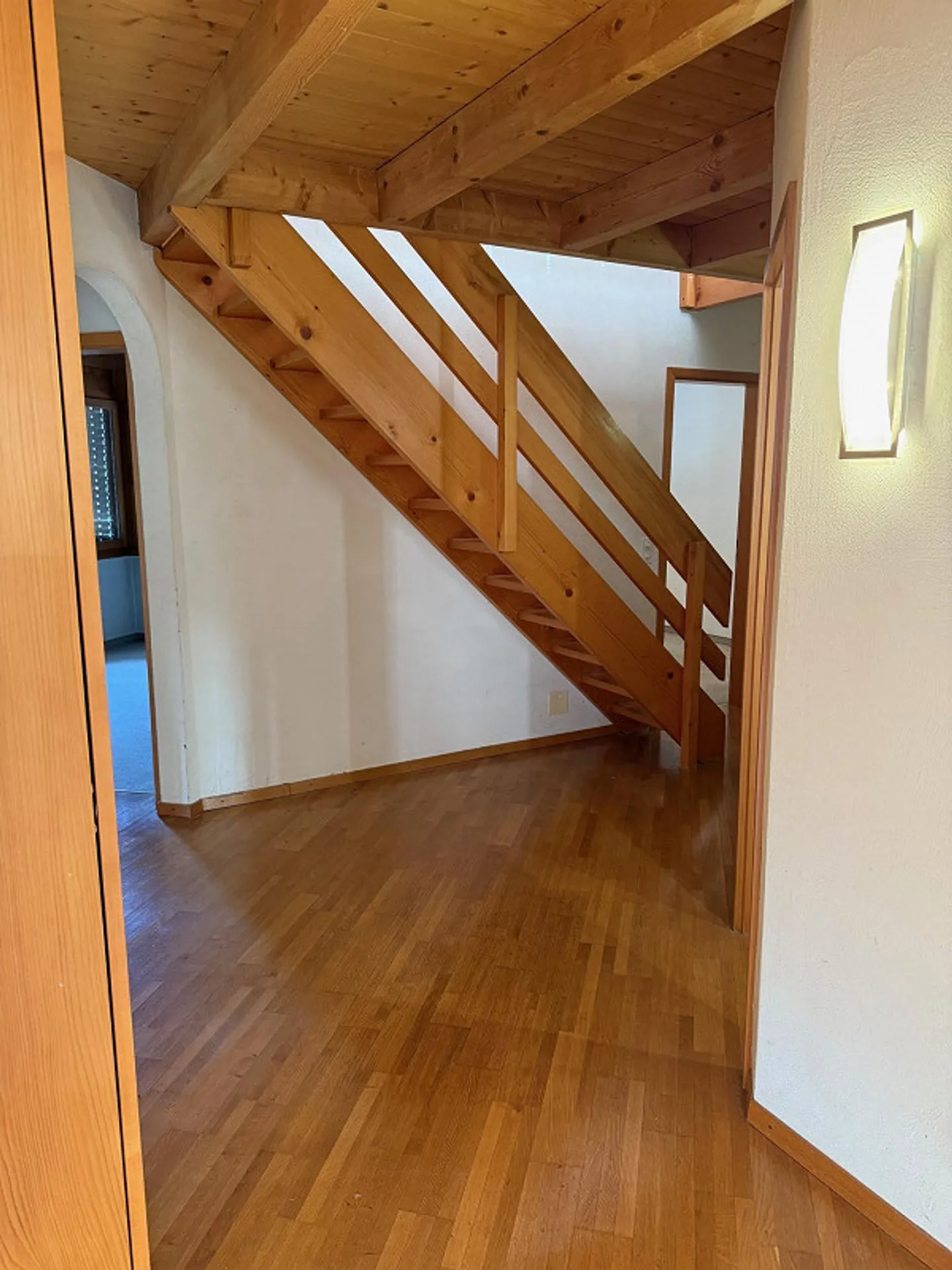 Appartement en attique de 6,5 pièces très bien situé - Photo 5 sur 10