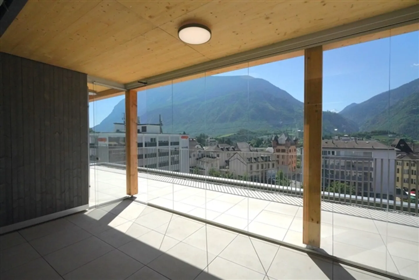 EXTRAORDINARY 4.5-ROOM PENTHOUSE IN SIERRE CITY CENTER - Photo 4 of 20