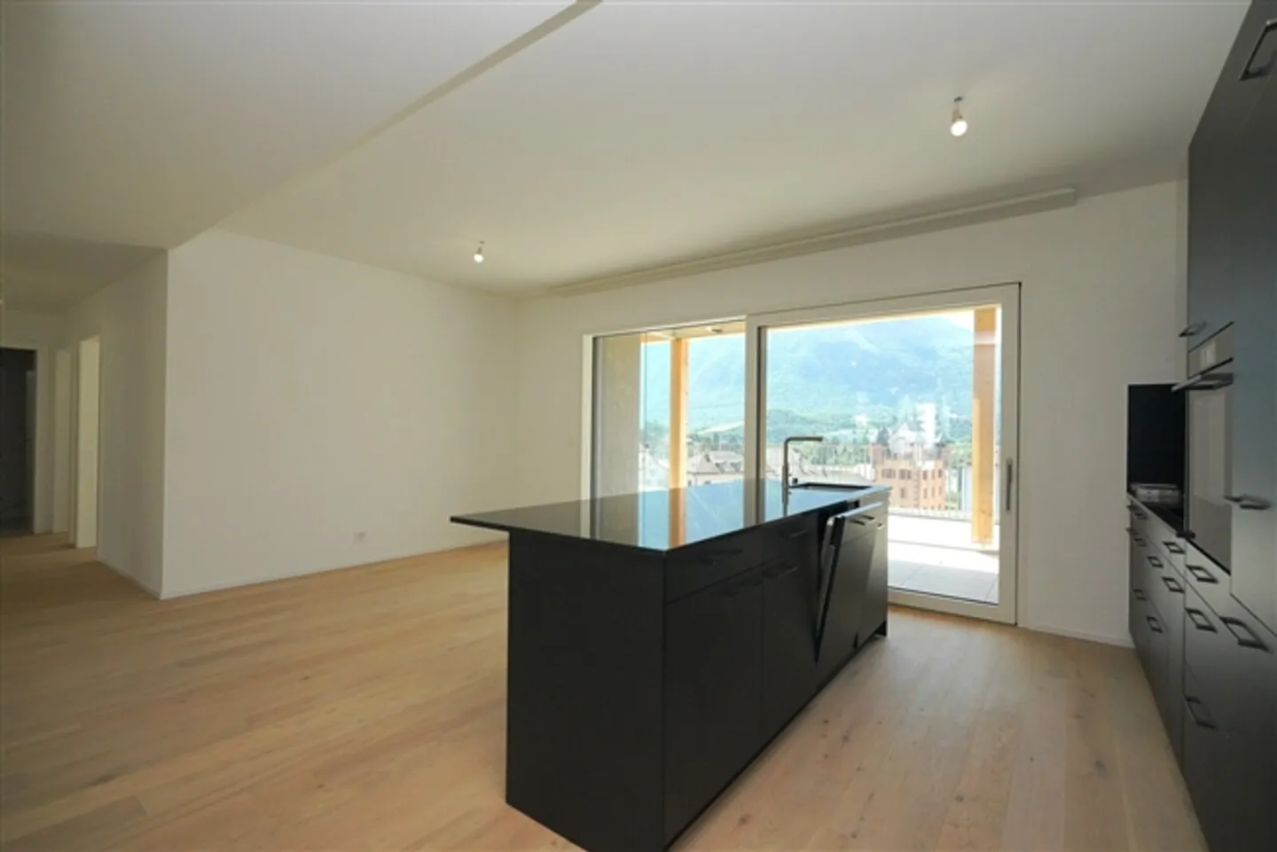 EXTRAORDINARY 4.5-ROOM PENTHOUSE IN SIERRE CITY CENTER - Photo 6 of 20