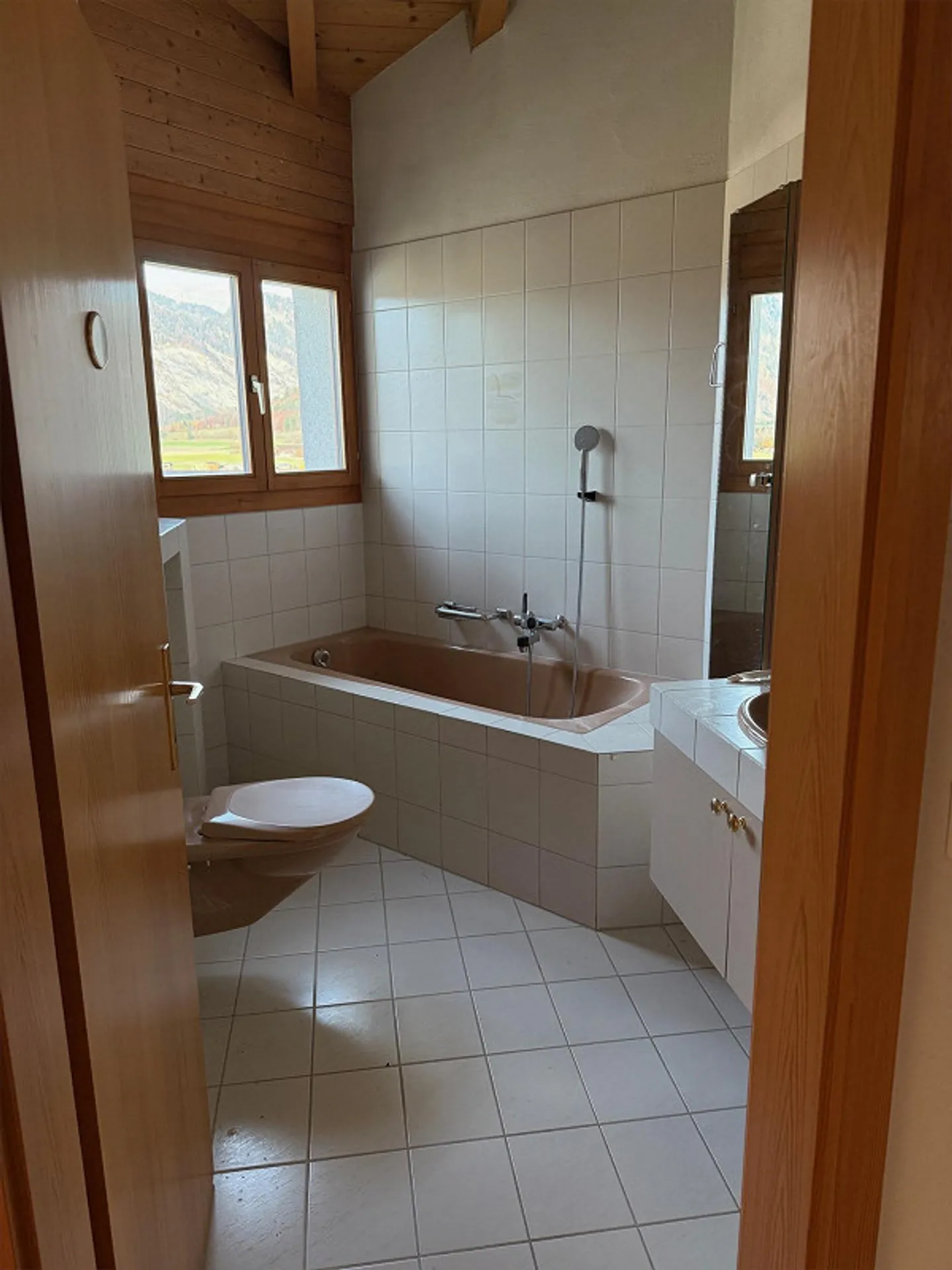 Appartement en attique de 6,5 pièces très bien situé - Photo 7 sur 10