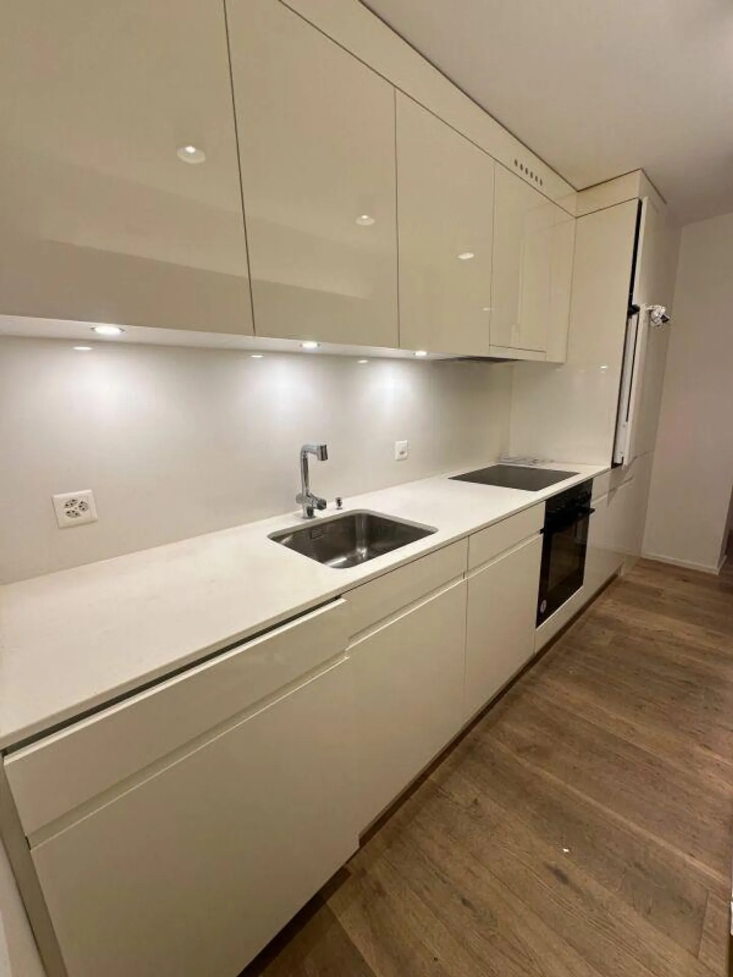 Schöne 2.5-Zimmer-Wohnung in Mitten der Stadt Zürich - Foto 2 von 11