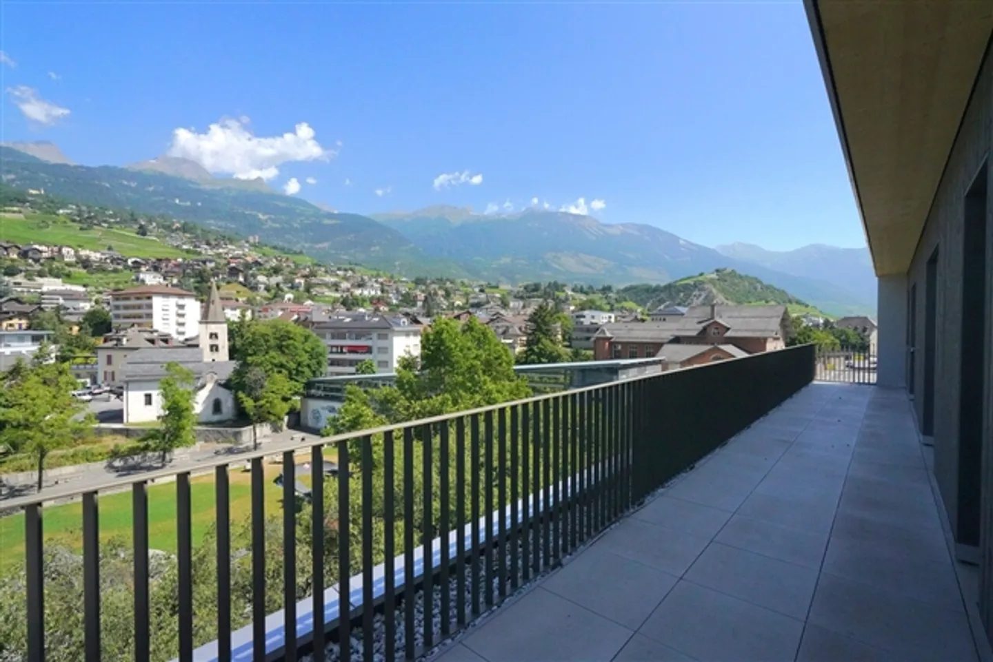 EXTRAORDINARY 4.5-ROOM PENTHOUSE IN SIERRE CITY CENTER - Photo 19 of 20