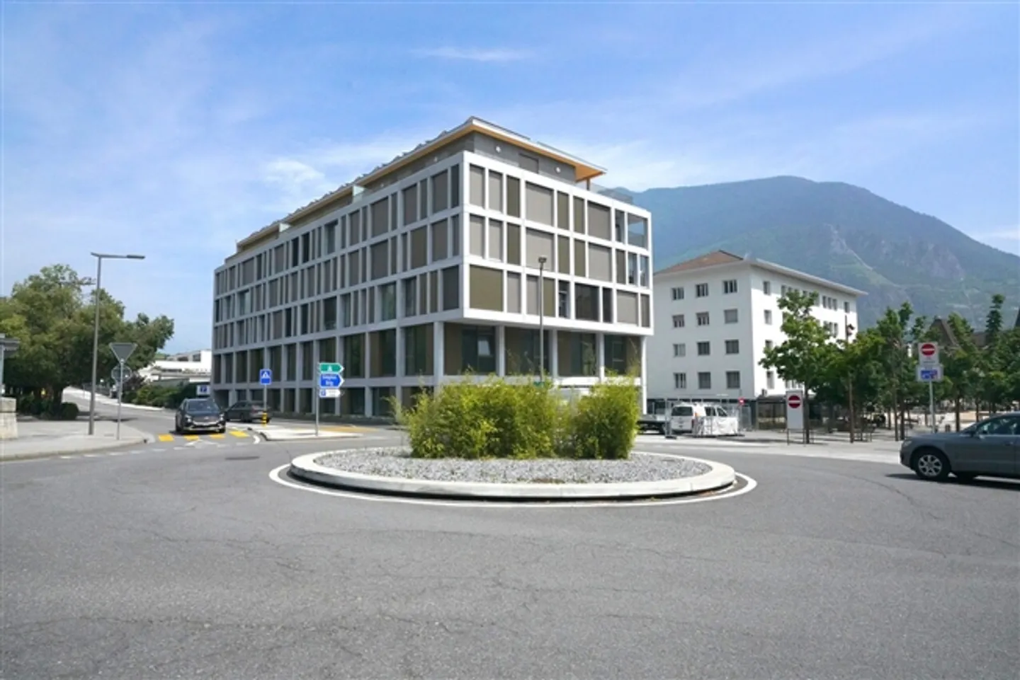 EXTRAORDINARY 4.5-ROOM PENTHOUSE IN SIERRE CITY CENTER - Photo 20 of 20