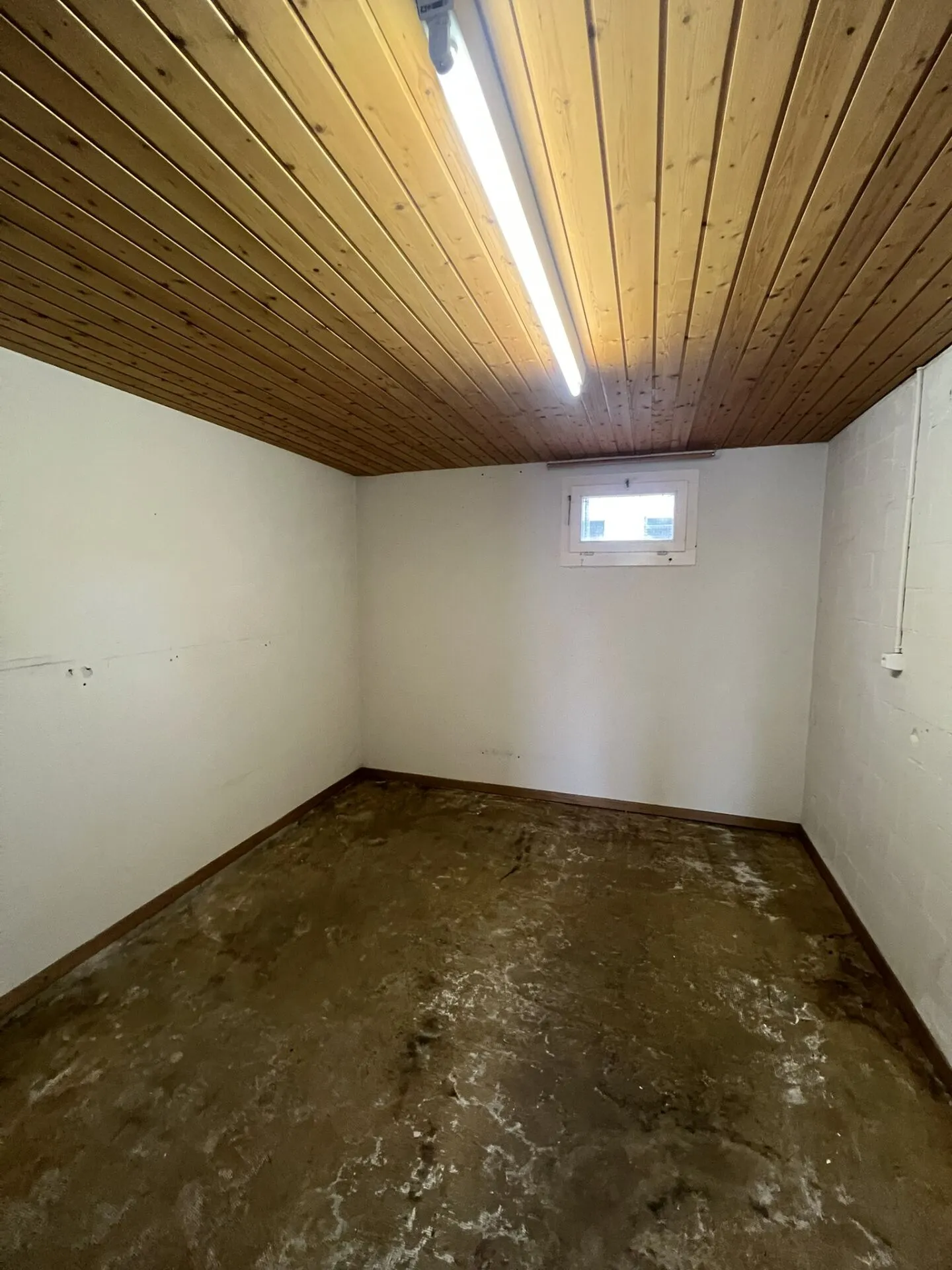 Garage for rent - Photo 2 of 2
