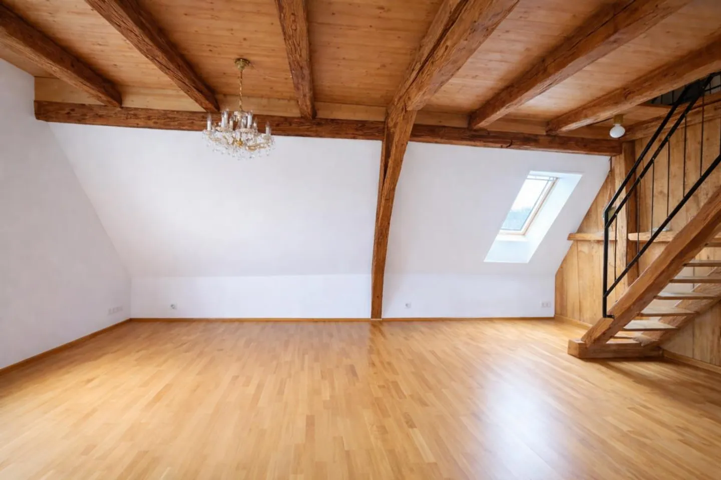 Charming old building meets modernity! - Photo 4 of 9