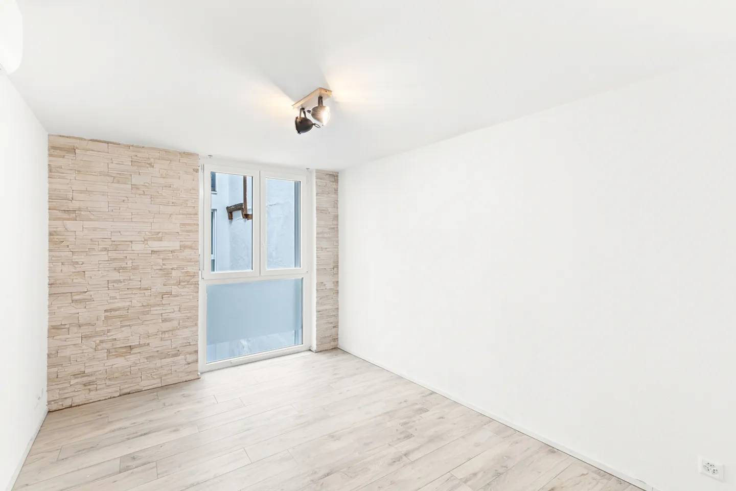 Der Charme des Dorfes und der Komfort der Moderne im Zentrum des Dorfes - Foto 9 von 13