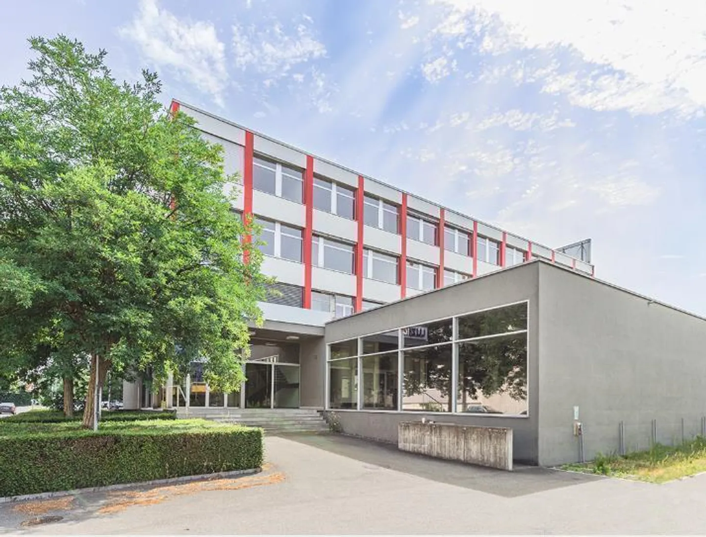 Temporary Office at Industriestrasse 9 in Dietlikon - Photo 1 of 3