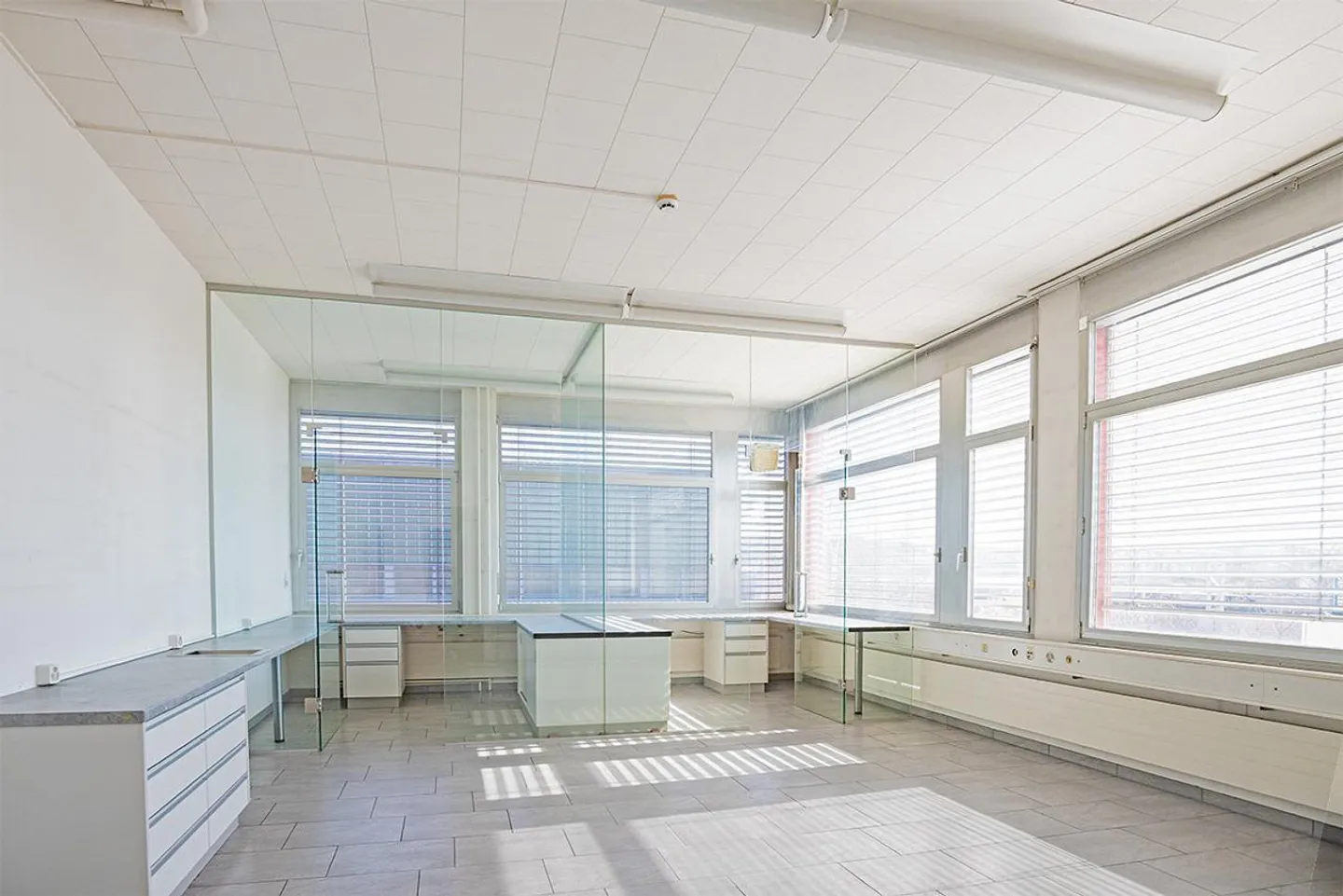 Temporary Office at Industriestrasse 9 in Dietlikon - Photo 2 of 3