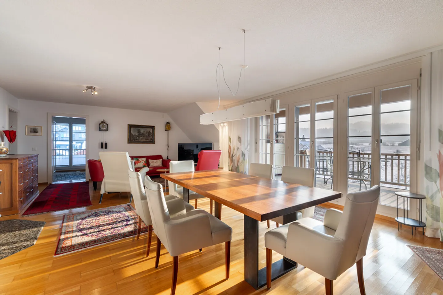 Panoramic View and Central Location: 4.5-Room Penthouse Apartment in Uitikon - Photo 3 of 6