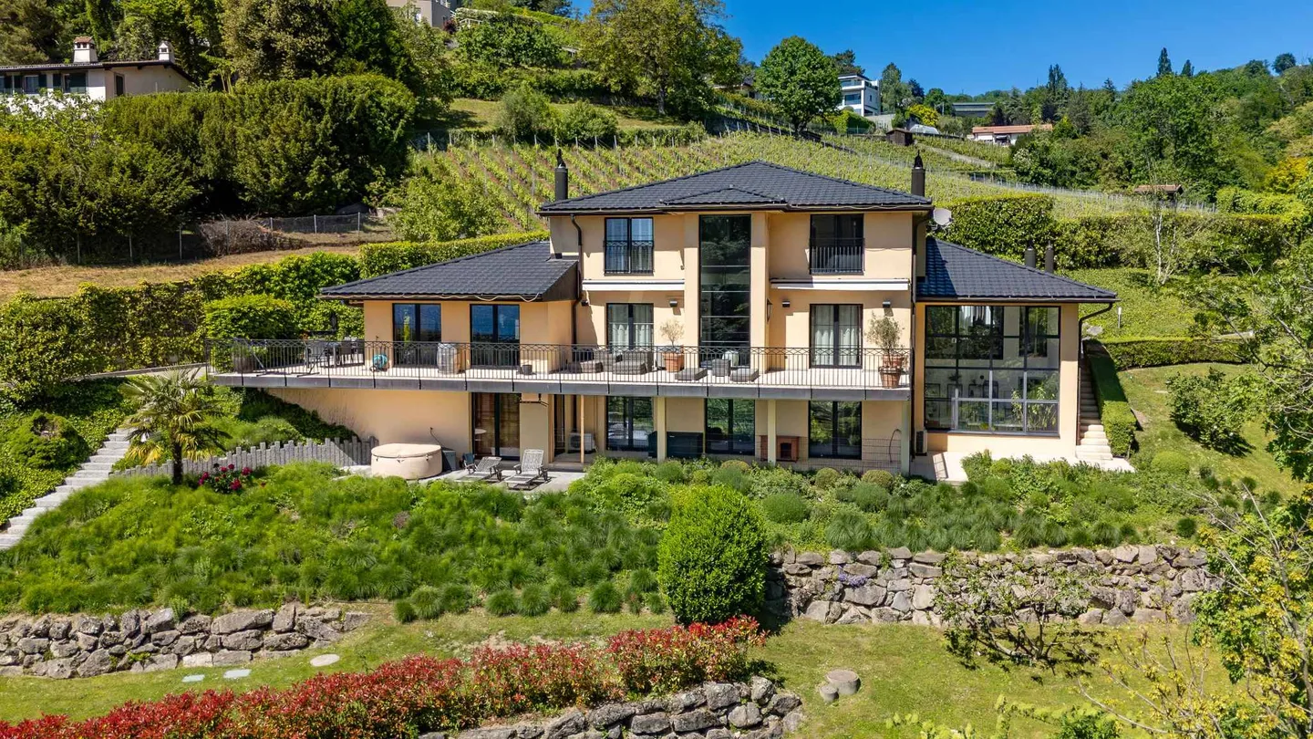 Exceptional property with breathtaking and unobstructed views of the Lake and the Alps! - Photo 2 of 13