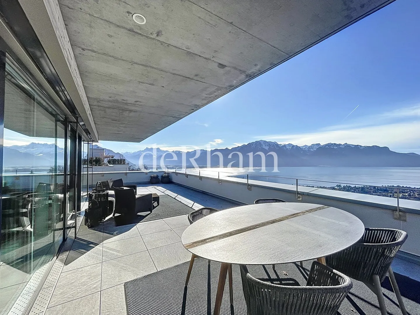 Penthouse avec 4,5 pièces et vue imprenable ! - Photo 1 sur 8