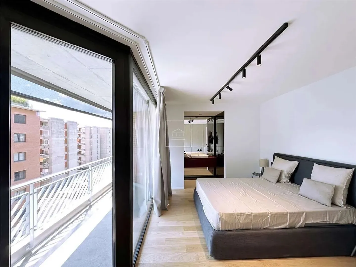 Nouveau Duplex Penthouse avec Rooftop - Photo 8 sur 15