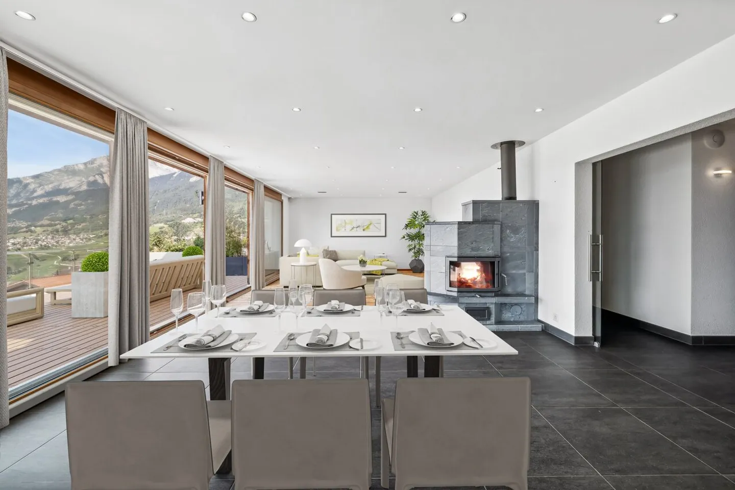 6-room House - Photo 2 of 8