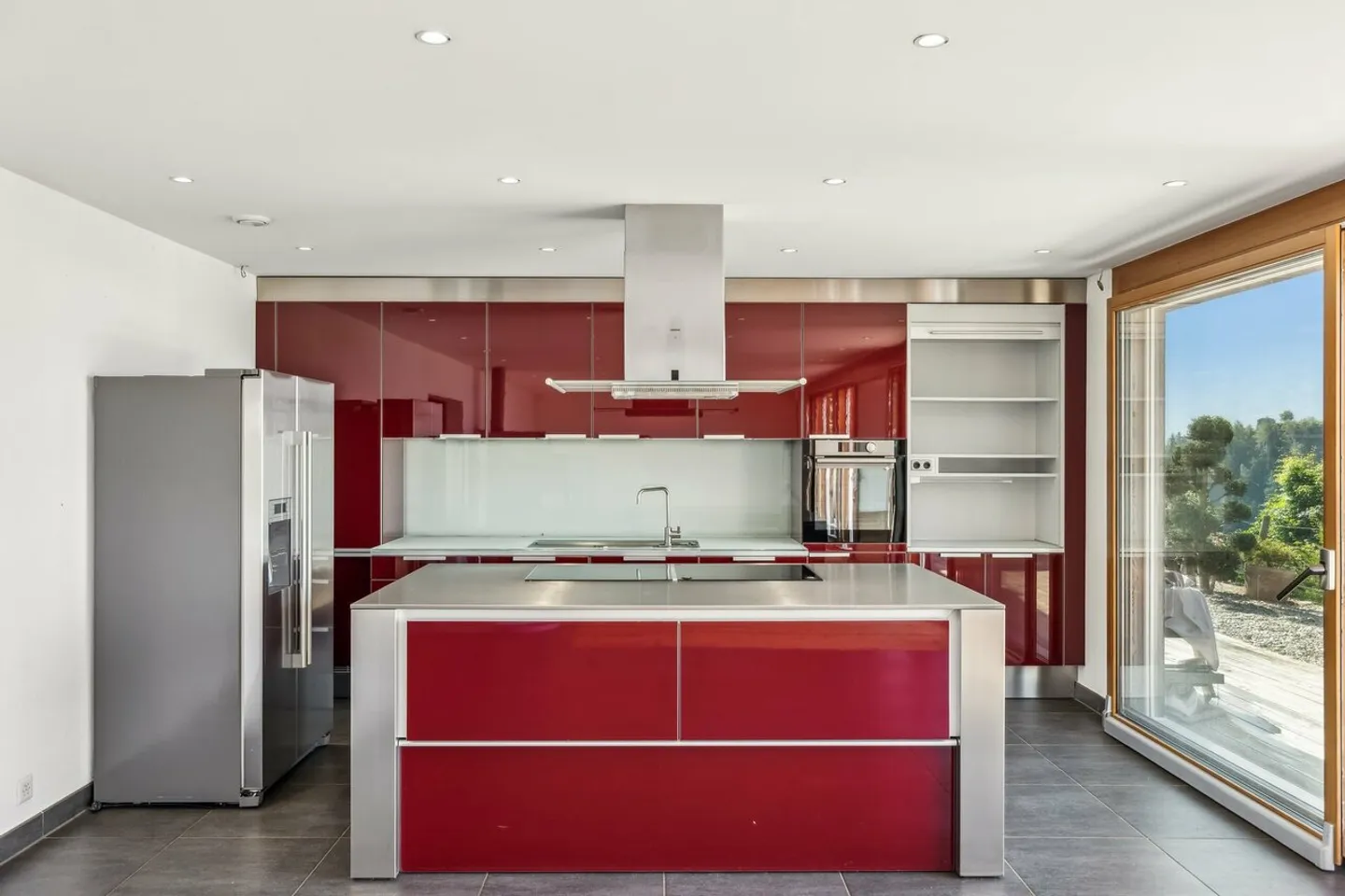 6-room House - Photo 3 of 8