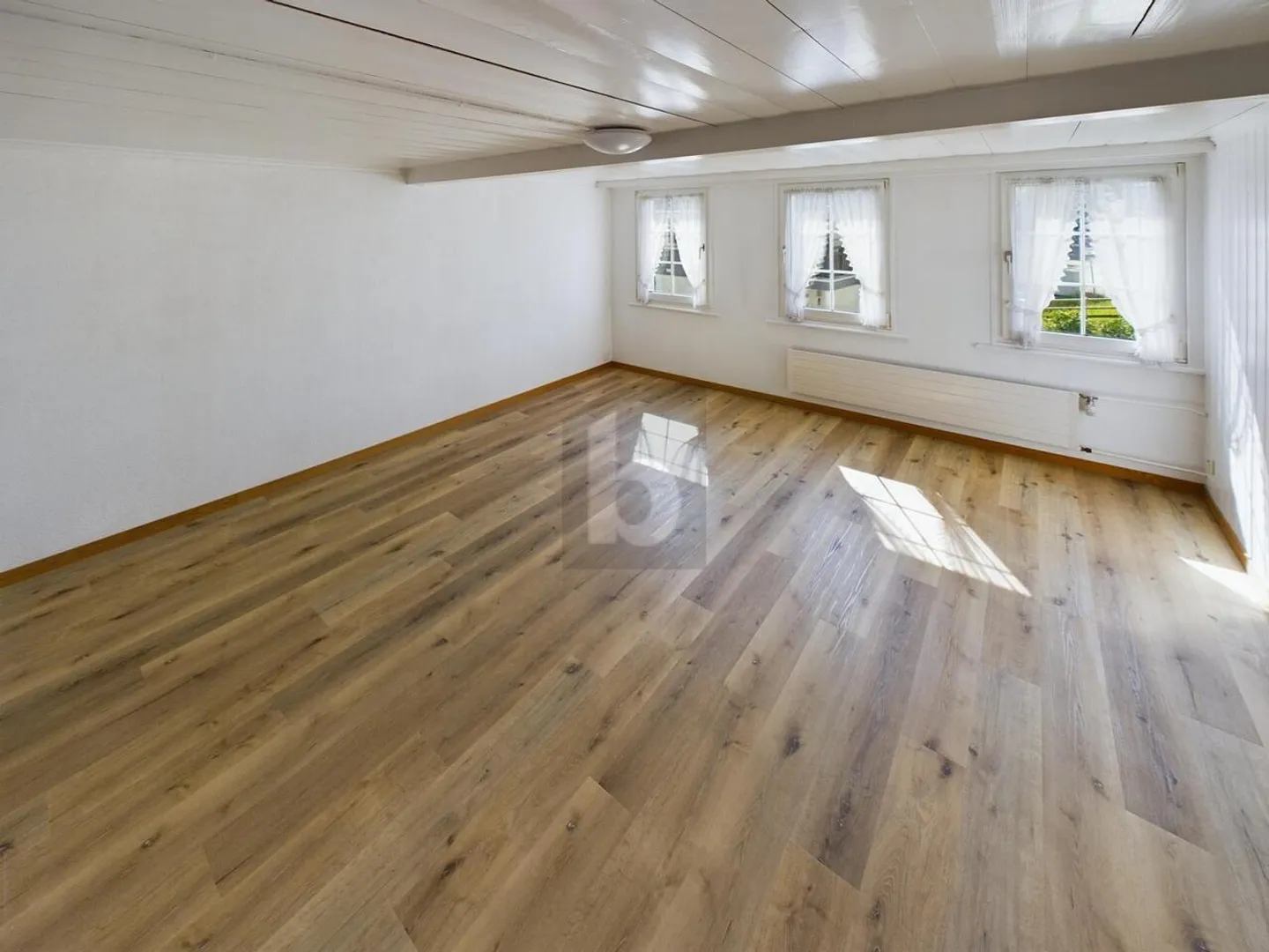 Residential building for sale - Photo 3 of 4