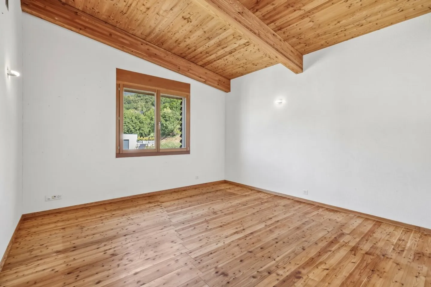 6-room House - Photo 8 of 8